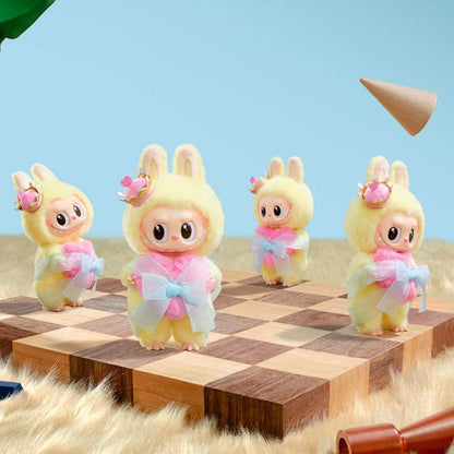 POP MART LABUBU THE MONSTERS LET’S CHECKMATE SERİSİ PELUŞ ASKI KART - Termos Türkiye - Figüran